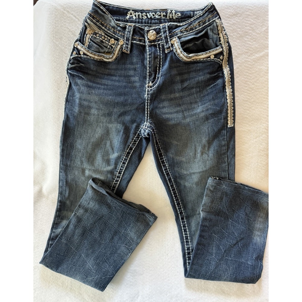 Answer Me Women's Embroidered Rhinestones Embellished Jeans Size 1/33